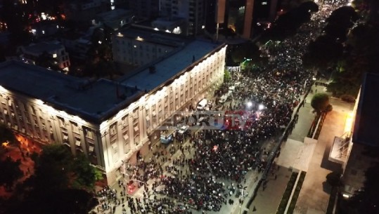 Report TV sjell përmbledhjen e pamjeve me dron të protestës së gjashtë kombëtare të opozitës