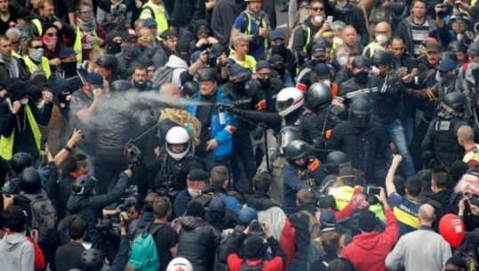 Francë, Jelek Verdhët përleshen me policinë