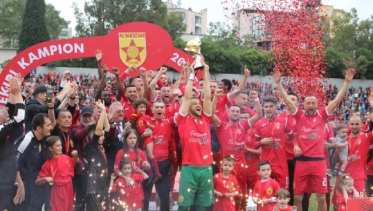 Ndizet kryeqyeti, Partizanti ngre lart trofeun kampion pas 26 viteve (VIDEO-FOTO)