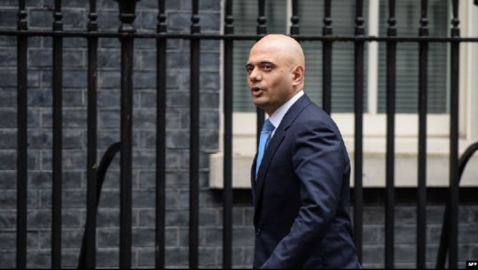 Sekretari i Brendshëm britanik i bashkohet garës për kryeministër