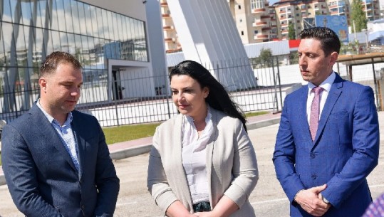 Balluku inspekton terminalin e ri në Portin e Vlorës