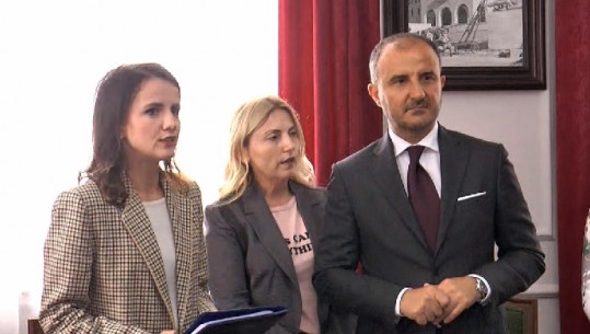 Soreca i dorëzon raport-progresin Rudina Hajdarit: Rekomandim pa kushte, tejkaloni ndasitë politike (VIDEO)