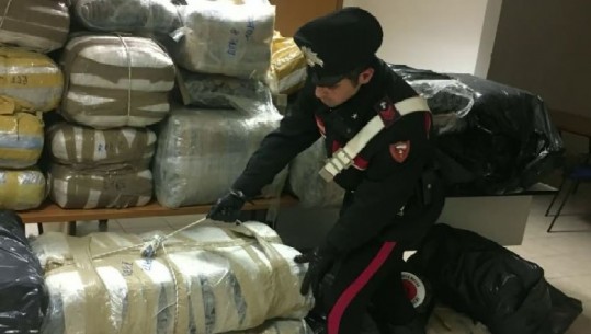 Transportuan gjysmë ton drogë, arrestohen 4 shqiptarë dhe 1 italian