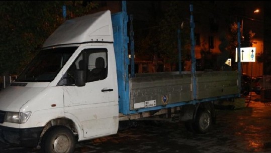 Vodhën 5 makina brenda një viti në Tiranë, arrestohen 2 të rinjtë 