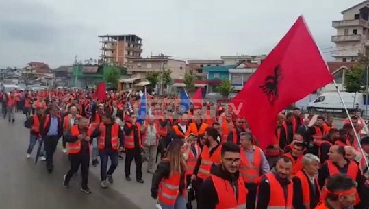'Jelekportokallinjtë' i bashkohen protestës tek kryeministria (VIDEO)