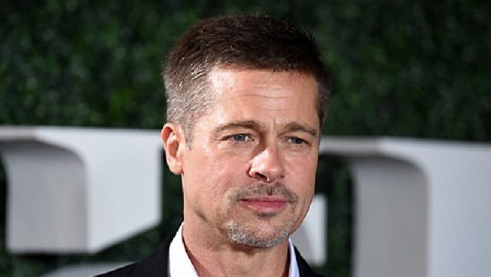 Brad Pitt del jashtë parashikimeve, kjo është femra misterioze që është krah aktorit (FOTO)
