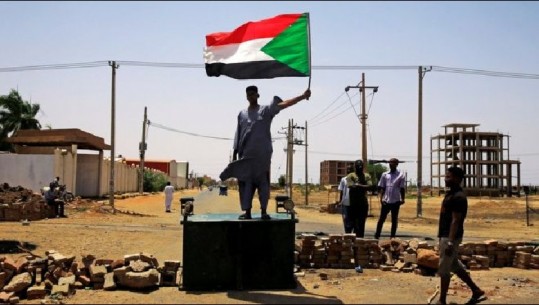 100 persona mbetën të vrarë nga protestat e dhunshme në Sudan