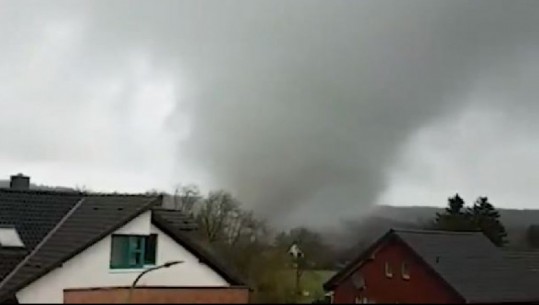 Tornado shkakton 'kërdi' në Bocholt të Gjermanisë, shkatërron gjithçka gjen para (VIDEO)