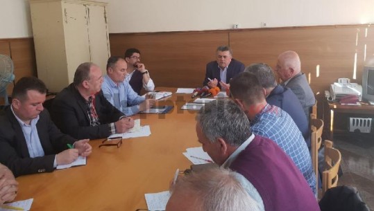 Tërmeti në Korçë/Mblidhet shtabi i emergjencave, Prefekti: Do bëjmë një lagje të re në Floq