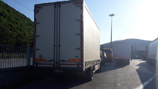 Piper, vaj, çaj dhe majdanoz/ AKU bllokon 5.6 ton produkte në Kapshticë dhe i kthen sërish në Turqi