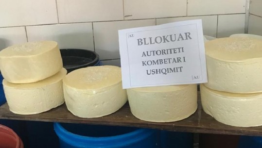 Djathë, miell dhe oriz/ Sekuestrohen mbi 1 ton produkte në Korçë, gjobiten dhe bllokohen dy subjekte (FOTO)