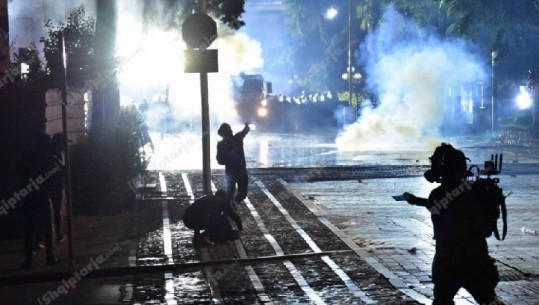 BILANCI/ 8 tubimet e opozitës - 50 policë të lënduar, 26 protestues ende në qeli