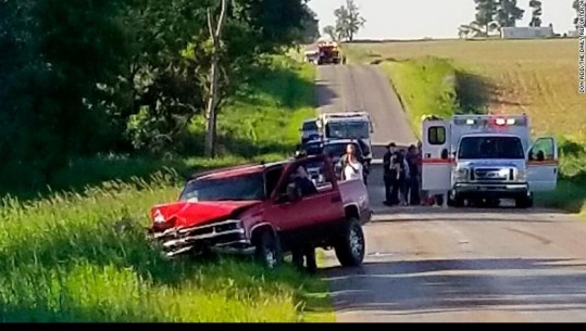 Miçigan/ Kamioni përplas karrocën, vdesin 3 fëmijë dhe plagosen 6 të tjerë