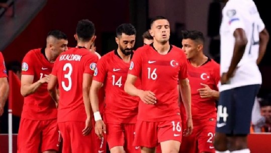 Turqia nuk di të ndalet, mposht Francën kampione bote dhe ngjitet në krye të Grupit H