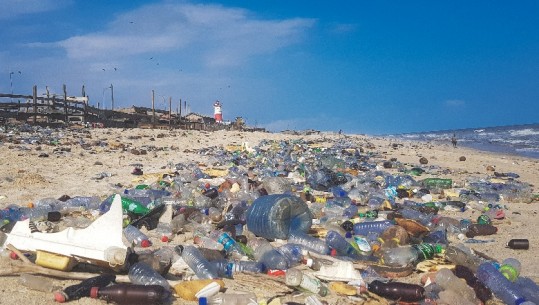 Raporti/ Shqipëria, ndër vendet që ndot më shumë Mesdheun me plastikë