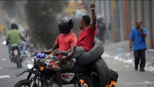 Greva paralizon Haitin, protestuesit kërkojnë që presidenti të japë dorëheqjen