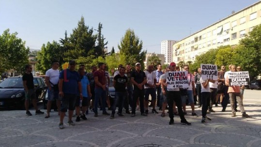 Protesta e banorëve në Vlorë/ Bashkia: Ndërtimi i rrugës nis brenda pak ditësh (VIDEO)