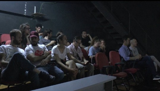 Kineastët e rinj nga Tetova-Prishtina dhe Tirana prezantojnë filmat e tyre tek artet 