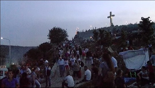 Sonte festa e Shna Ndout, mijëra pelegrinë nga vendi dhe jashtë drejt  Kishës së Laçit