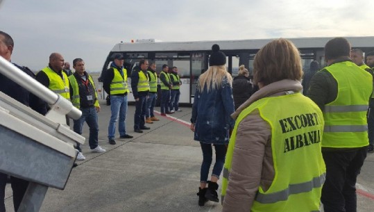 Familje me fëmijë të mitur/ Kthehen në Shqipëri 50 azil-kërkues në Francë