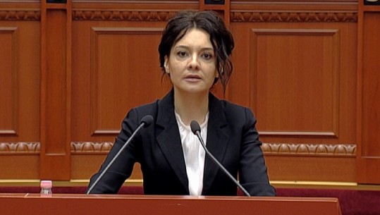 Spiropali reciton poezi në parlament: Meta ideon përplasjet civile me mikun e tij Berishën