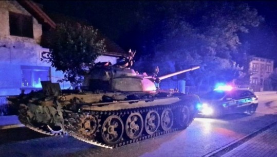 Poloni/ Shoferi i dehur “terrorizon” banorët, shfaqet me tank luftarak në mes të qytetit