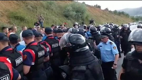 Demokratët pritë Ramës në Pogradec, n/ drejtori i policisë: S'ka shans njeri të më heqë pantallonat nga koka (VIDEO)