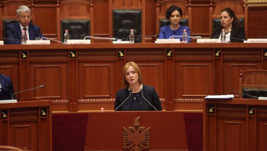 Ministrja Denaj prezanton në Parlament 'Paketën Moneyval'