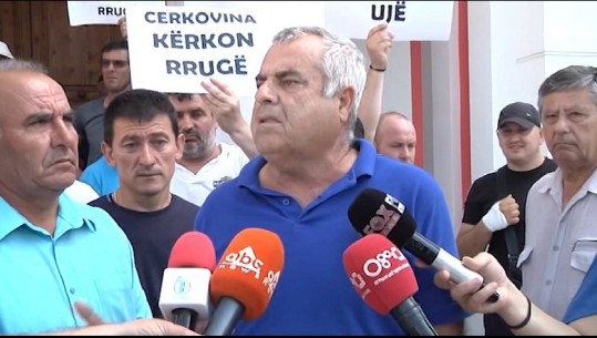 Vlorë/ Banorët e Cerkovinës protestë për ujin e rrugën: Bojkot zgjedhjeve nëse s'do rregullohen 