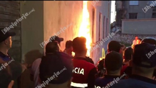 Sulmohen KZAZ-të/ Militantët e PD i vënë flakën klasës në Shkodër! Në Tropojë thyhen xhamat e Muzeut (VIDEO)