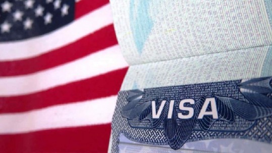 Ambasada e SHBA-ve paralajmëron: Mos u bëni pjesë e mashtrimeve për viza