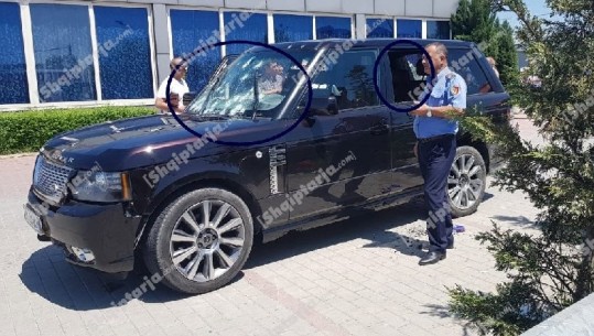 Atentat në Durrës Plarent Dervishajt dhe mikut të tij, breshëri kallashnikovi ndaj Range Rover (VIDEO)