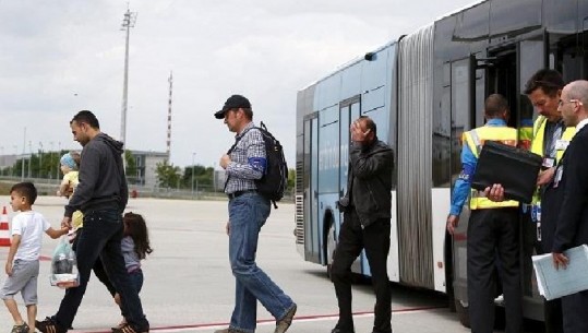 U refuzohet azili në Francë, riatdhesohen 127 shqiptarë. Voda: Mundësitë janë zero