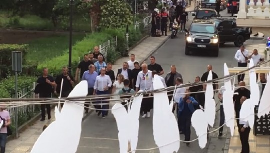 Momenti kur kryeministri Rama mbërrin në Shkodër  (VIDEO)