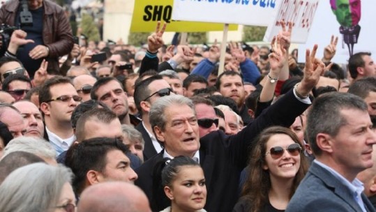 'Cunam, do të çajmë sheshet'/ Berisha para protestës: Rama drejt vrimës së miut