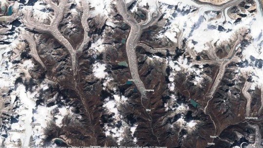 Akullnajat e Himalajeve po shkrijnë me shpejtësi dy herë më të madhe se norma (Fotografi satelitore)