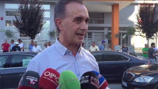 Baçi mbledh militantët e PD për në Tiranë dhe akuzon PS: Ata marrin fëmijët për fushatë! (VIDEO)