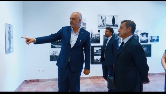 Rama pret ish-presidentin francez Sarkozy në kryeministri dhe nisen së bashku për në Sarandë (VIDEO)