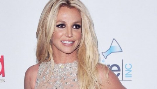 Britney Spears kapet nga paracët në super formë (FOTO)
