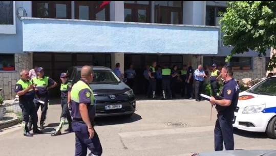 Elbasan/ Nis shpërndarja e materialeve zgjedhore nëpër Qendra Votimi, 248 policë në terren