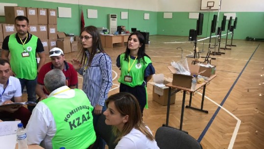 Qendrat e votimit në Kurbin pajisen me materialet zgjedhore