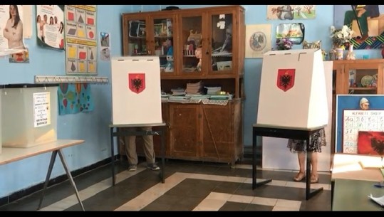 Qarku i Korçës hap qendrat e votimit pa probleme...Garë mes Filos dhe Ollit