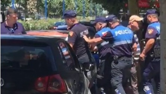 I dehur dhe me fjalor banal gris votën, arrestohet militanti i PD-së në Kamëz  (VIDEO)