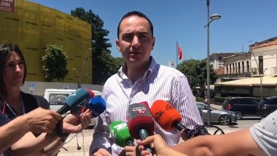 Ervin Salianji nga Korça: Ditë e zezë për demokracinë dhe Shqipërinë (VIDEO)