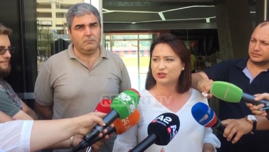 Valbona Mezini shkon për të votuar, harron pasaportën në shtëpi (VIDEO)