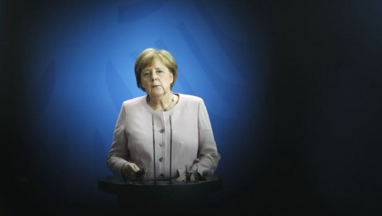 Misteri Merkel, agjentë të huaj fusin duart në kartelat klinike të kancelares (VIDEO)