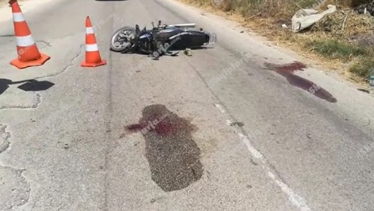 Motori përplas biçikletën në Lushnje, plagosen rëndë dy persona (VIDEO)