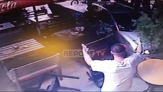 VIDEO/ Momenti kur automjeti futet në një lokal në kryeqytet, klientët largohen të tmerruar