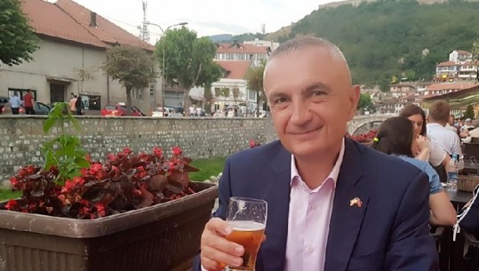 Pas Tropojës Meta ndalet në Prizren, e mbyll darkën me birra