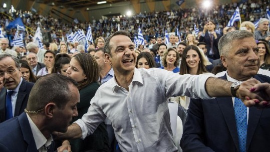 Greqia i kthen shpinën ish-djalit të artë të politikës, Kyriakos Mitsotakis Kryeministri i ri i Greqisë (VIDEO)